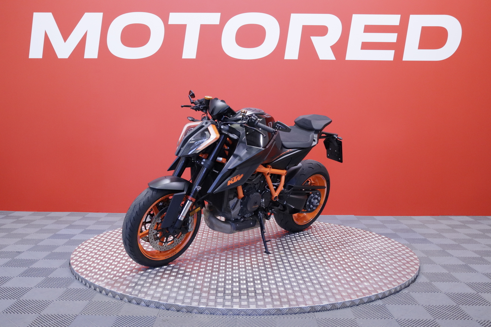 KTM - 1290 - Super Duke R // Juuri saapunut! / Trackpack / Vakkari / Leovince // - Moottoripyörä