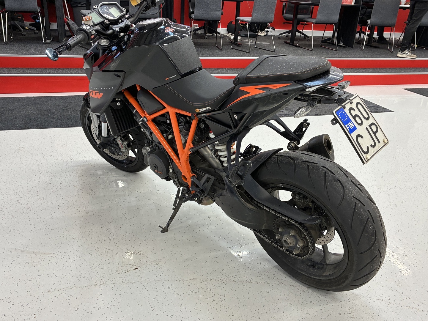 KTM - 1290 - Super Duke R // Juuri saapunut! / Suomi-pyörä / Huoltokirja / Ajomodet / Akrapovic / TC // - Moottoripyörä