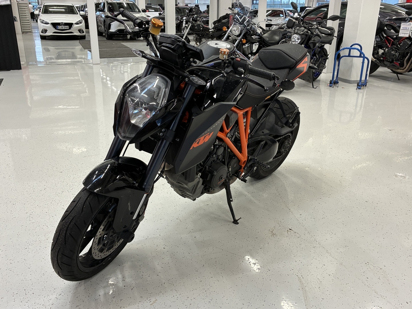 KTM - 1290 - Super Duke R // Juuri saapunut! / Suomi-pyörä / Huoltokirja / Ajomodet / Akrapovic / TC // - Moottoripyörä