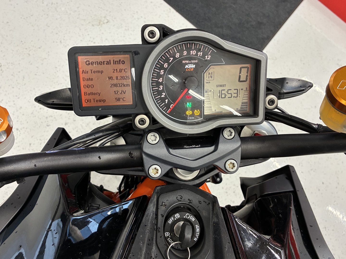KTM - 1290 - Super Duke R // Juuri saapunut! / Suomi-pyörä / Huoltokirja / Ajomodet / Akrapovic / TC // - Moottoripyörä