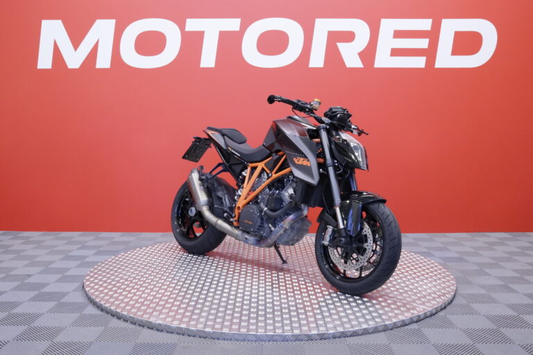 KTM - 1290 - Super Duke R // Suomi-pyörä / Huoltokirja / Ajomodet / Akrapovic / TC // - Moottoripyörä