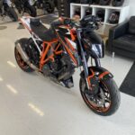 KTM - 1290 - Super Duke R // Juuri saapunut! / Huoltokirja / Arrow / Ajomodet / TC // - Moottoripyörä