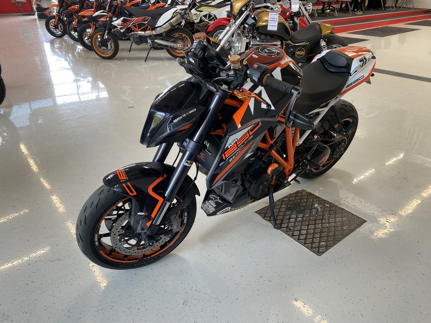 KTM - 1290 - Super Duke R // Juuri saapunut! / Huoltokirja / Arrow / Ajomodet / TC // - Moottoripyörä