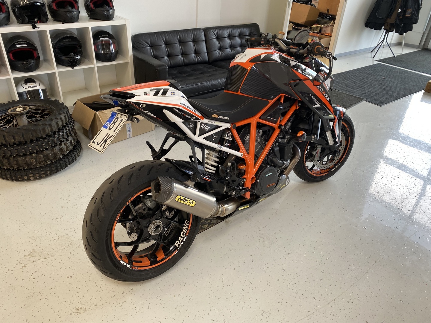 KTM - 1290 - Super Duke R // Juuri saapunut! / Huoltokirja / Arrow / Ajomodet / TC // - Moottoripyörä