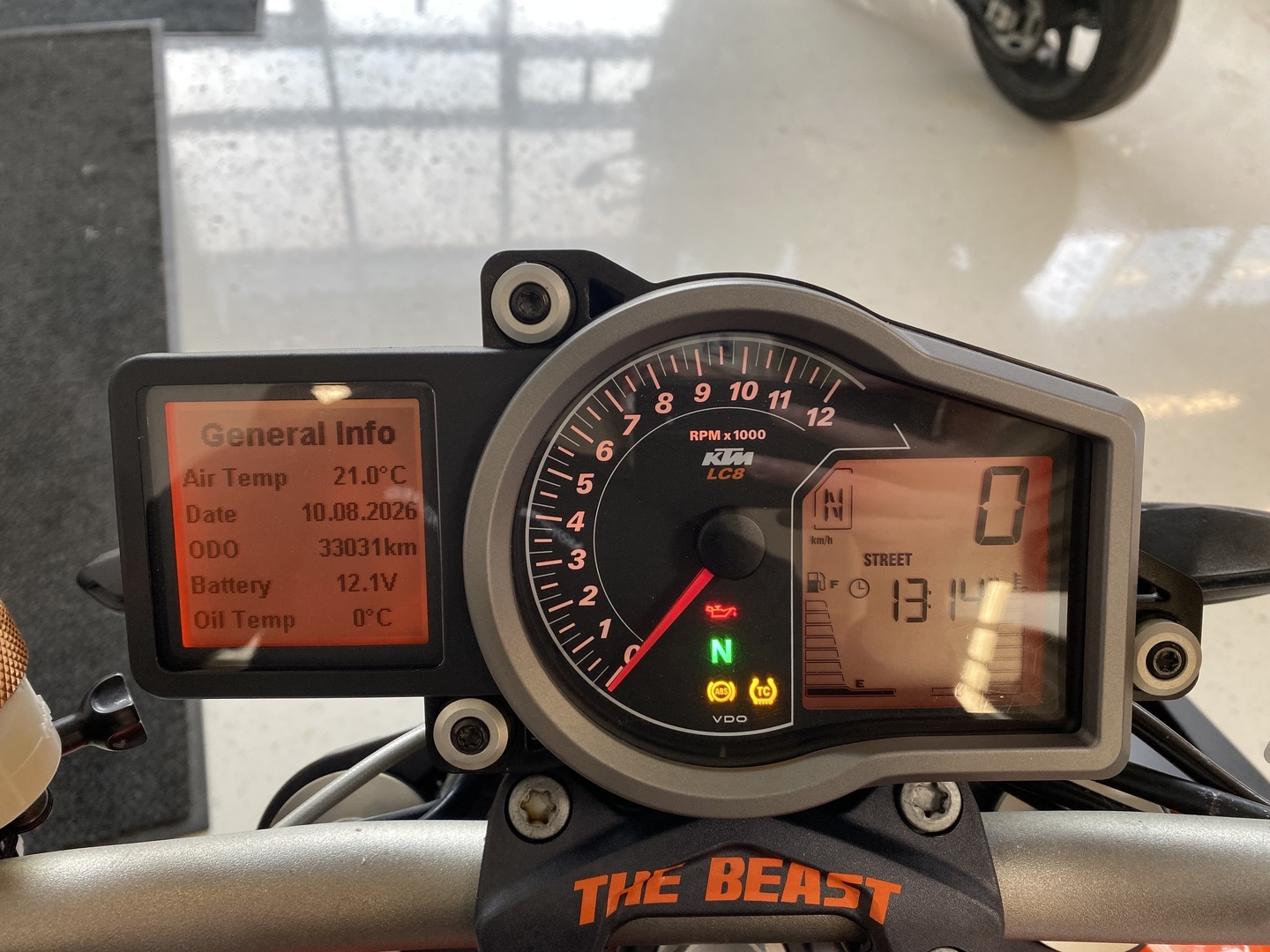 KTM - 1290 - Super Duke R // Juuri saapunut! / Huoltokirja / Arrow / Ajomodet / TC // - Moottoripyörä