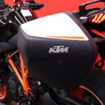 KTM - 1290 - Super Duke GT // MTC / Shifter+ / Sivulaukut / Vakkari / Keyless / Bluetooth / Penkinlämmittimet // - Moottoripyörä