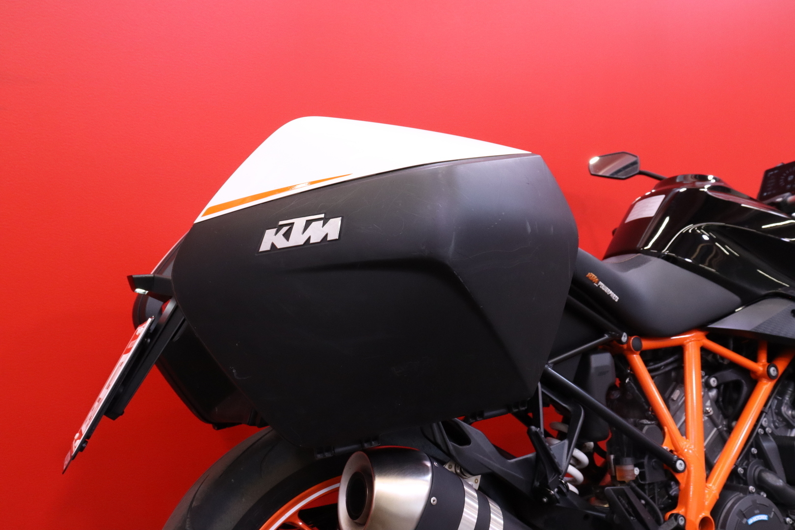 KTM - 1290 - Super Duke GT // MTC / Shifter+ / Sivulaukut / Vakkari / Keyless / Bluetooth / Penkinlämmittimet // - Moottoripyörä