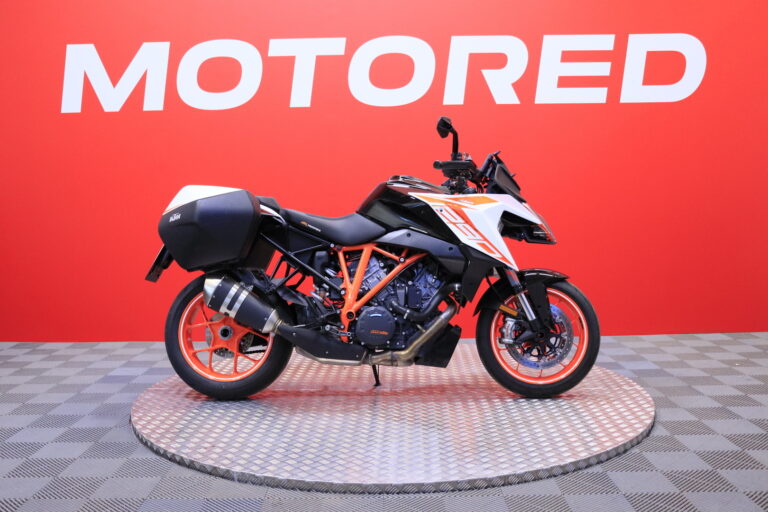 KTM - 1290 - Super Duke GT // MTC / Shifter+ / Sivulaukut / Vakkari / Keyless / Bluetooth / Penkinlämmittimet // - Moottoripyörä