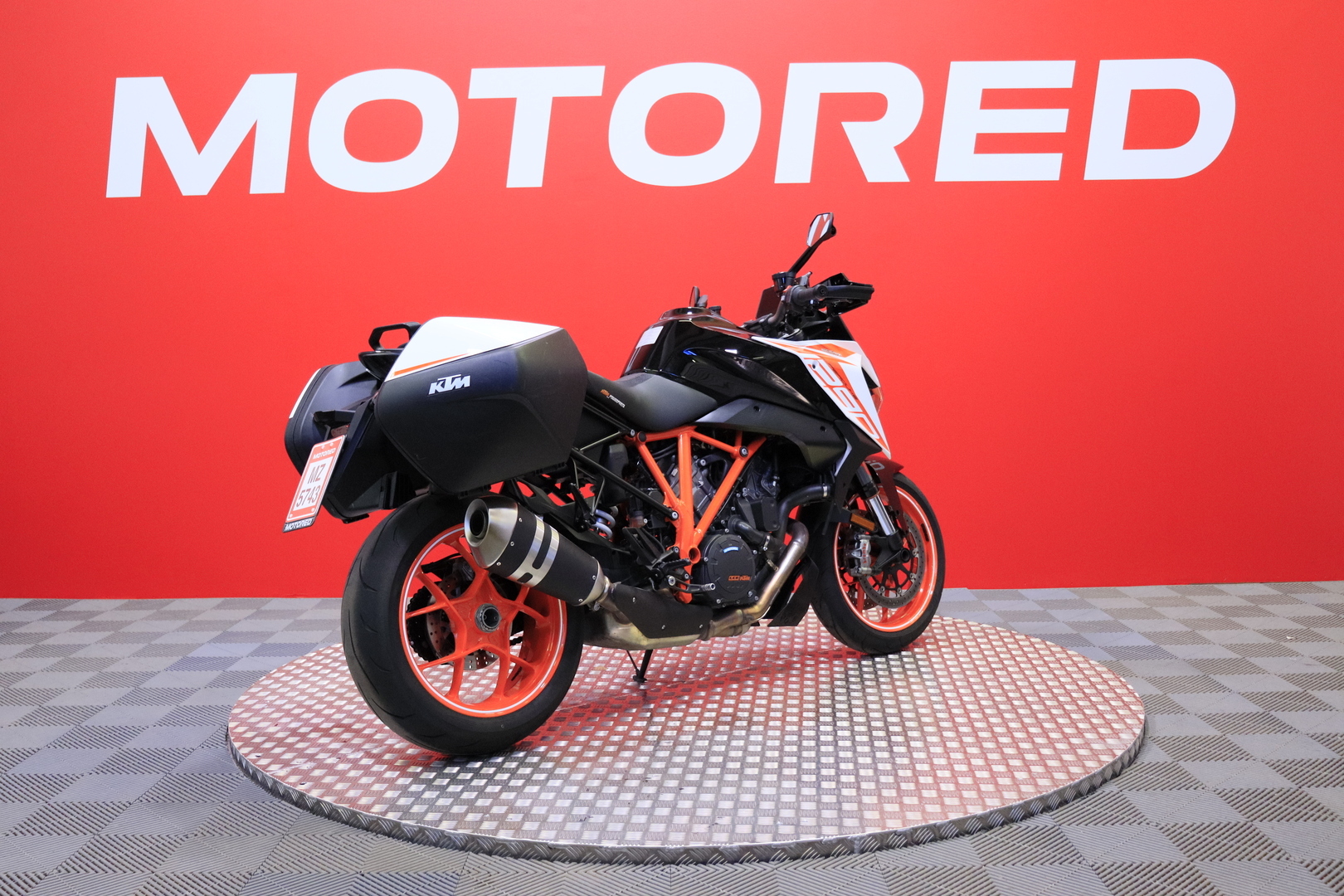 KTM - 1290 - Super Duke GT // MTC / Shifter+ / Sivulaukut / Vakkari / Keyless / Bluetooth / Penkinlämmittimet // - Moottoripyörä