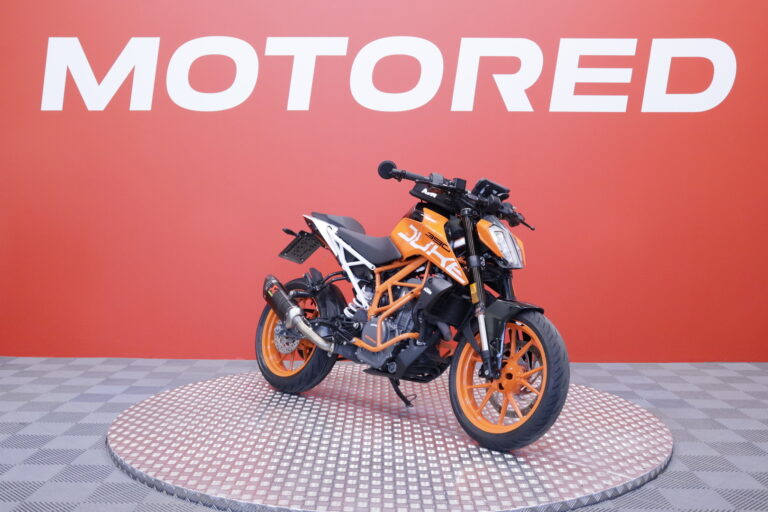 KTM - 390 - Duke // Suomi-pyörä / Huoltokirja / Akrapovic / Kaatumaraudat // - Moottoripyörä