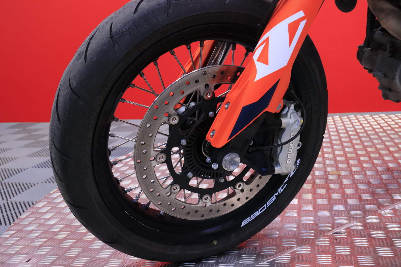 KTM - 690 - SMC-R // Suomi-pyörä / TC / ABS / Map selector // - Moottoripyörä