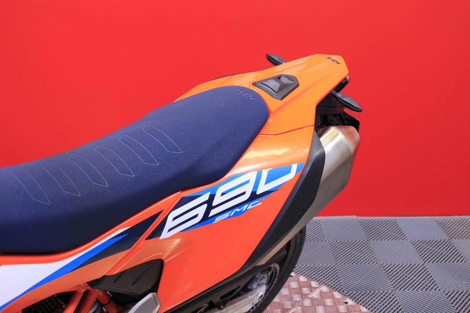 KTM - 690 - SMC-R // Suomi-pyörä / TC / ABS / Map selector // - Moottoripyörä