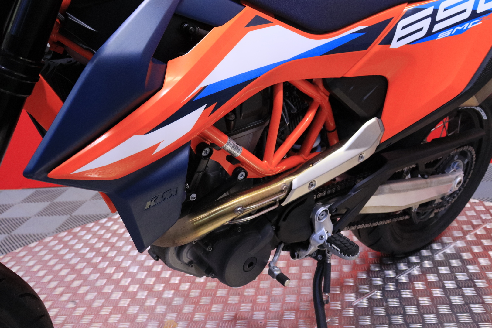 KTM - 690 - SMC-R // Suomi-pyörä / TC / ABS / Map selector // - Moottoripyörä