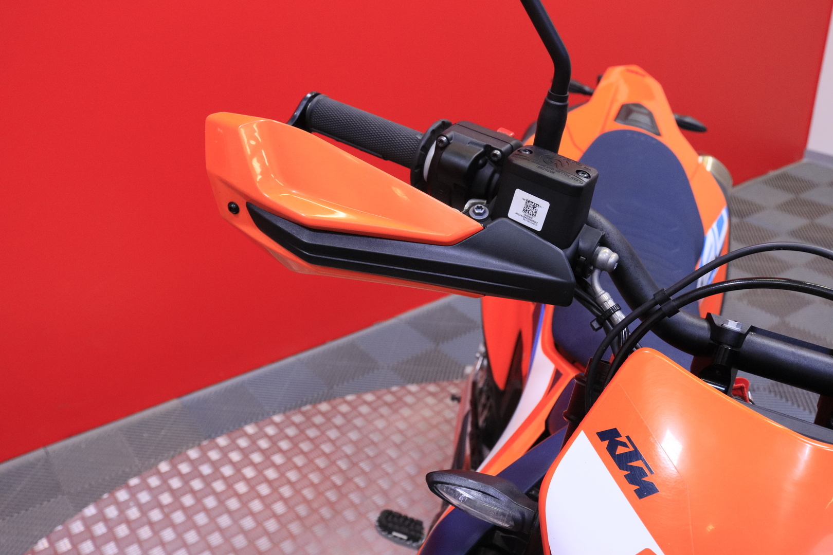 KTM - 690 - SMC-R // Suomi-pyörä / TC / ABS / Map selector // - Moottoripyörä