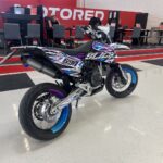 KTM - 690 - SMC // Juuri Saapunut! / Huoltokirja /Wings / Tarrasarja / 2x vanteet / 3x renkaat // - Moottoripyörä