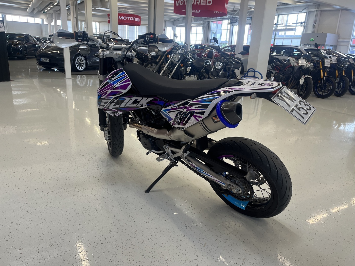 KTM - 690 - SMC // Juuri Saapunut! / Huoltokirja /Wings / Tarrasarja / 2x vanteet / 3x renkaat // - Moottoripyörä