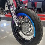 KTM - 690 - SMC // Juuri Saapunut! / Huoltokirja /Wings / Tarrasarja / 2x vanteet / 3x renkaat // - Moottoripyörä