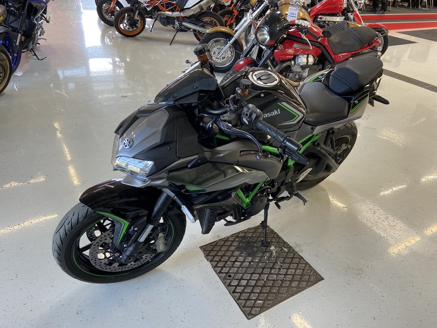 Kawasaki - Z - H2 // Huoltokirja / Shifter / Vakkari / Ajomodet / Tangonpääpeilit // - Moottoripyörä