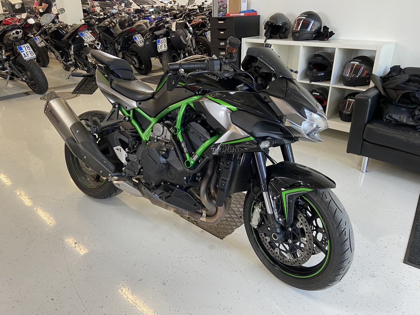 Kawasaki - Z - H2 // Huoltokirja / Shifter / Vakkari / Ajomodet / Tangonpääpeilit // - Moottoripyörä