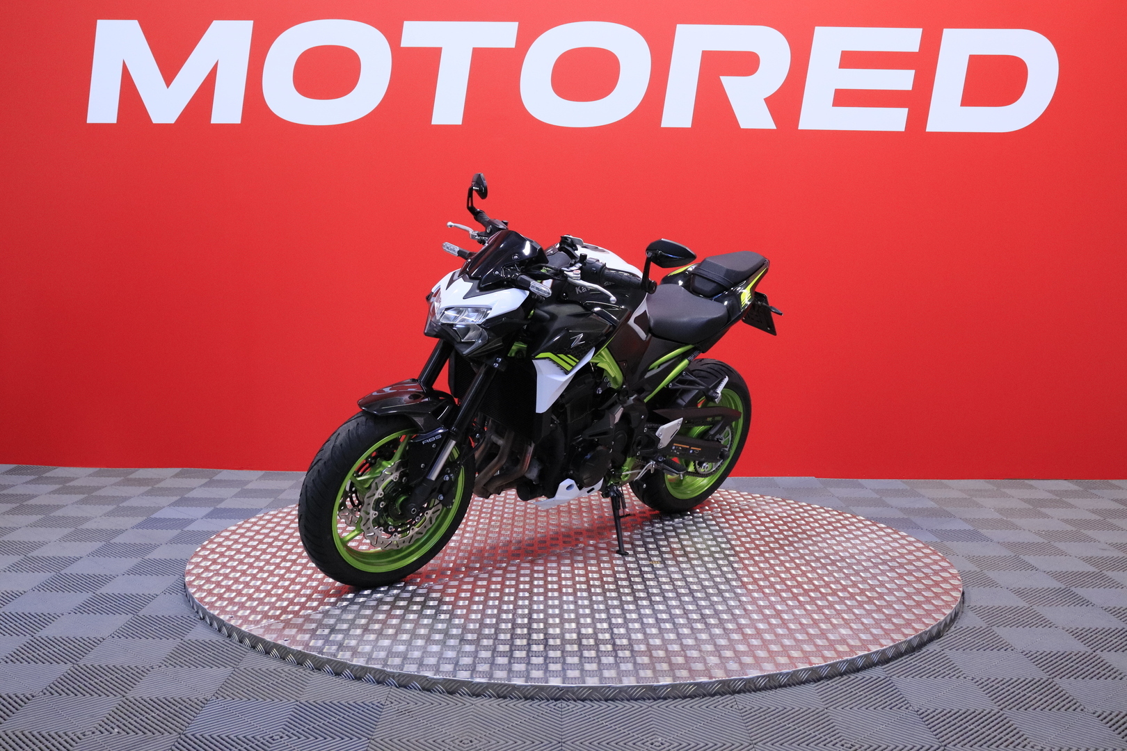 Kawasaki - Z - 900 // Suomi-pyörä / Akrapovic // - Moottoripyörä