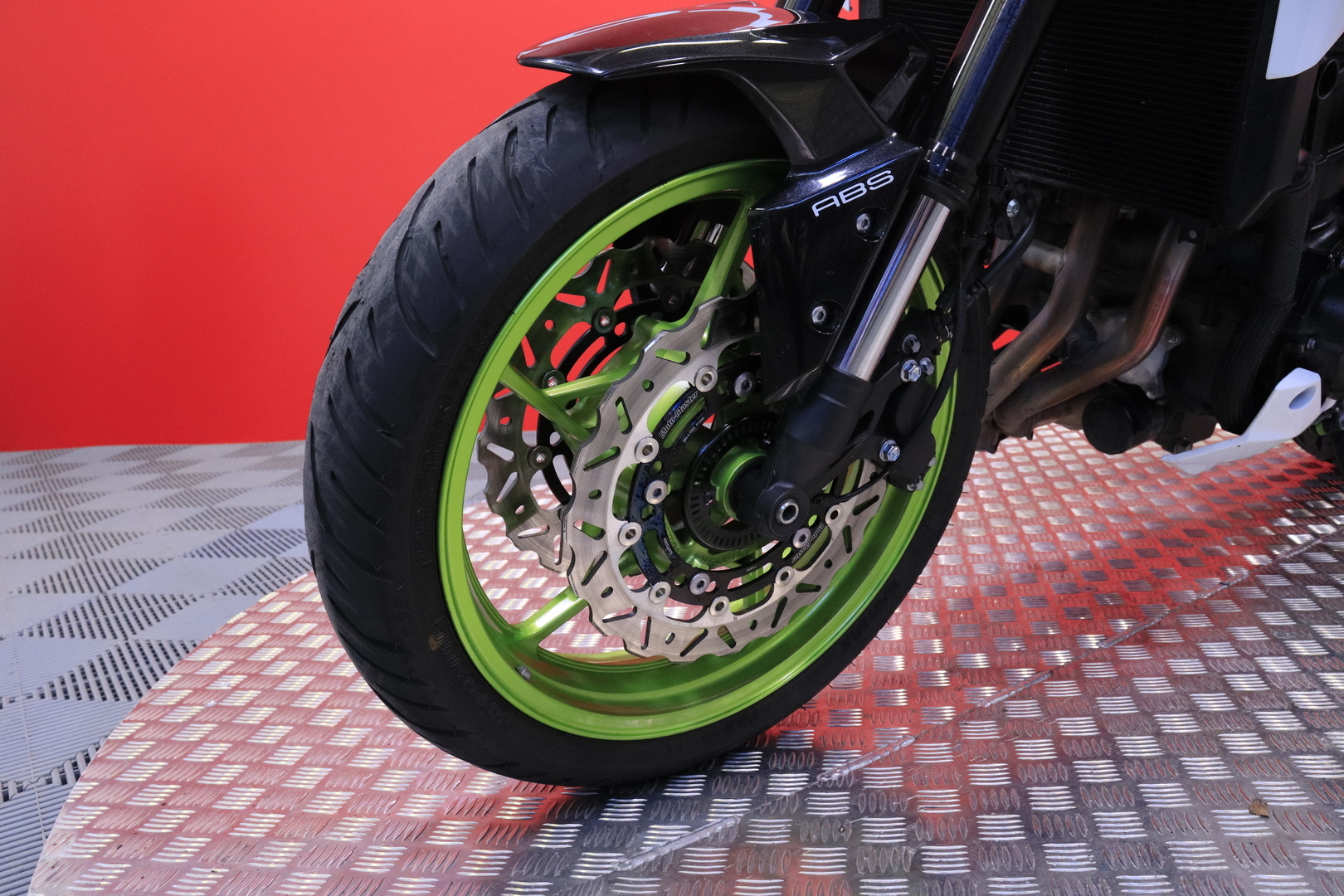 Kawasaki - Z - 900 // Suomi-pyörä / Akrapovic // - Moottoripyörä