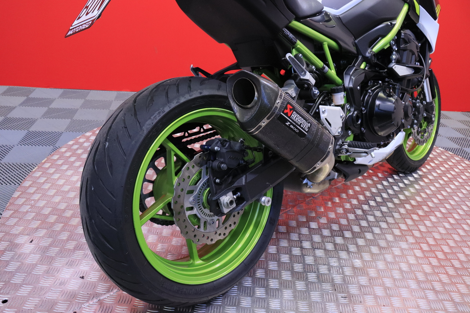 Kawasaki - Z - 900 // Suomi-pyörä / Akrapovic // - Moottoripyörä