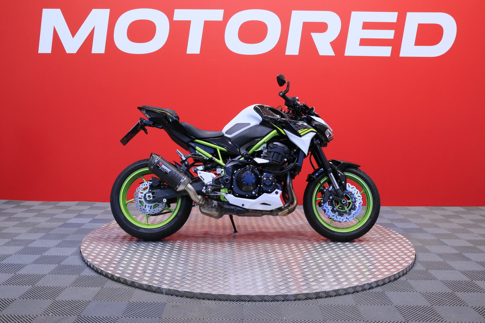 Kawasaki - Z - 900 // Suomi-pyörä / Akrapovic // - Moottoripyörä