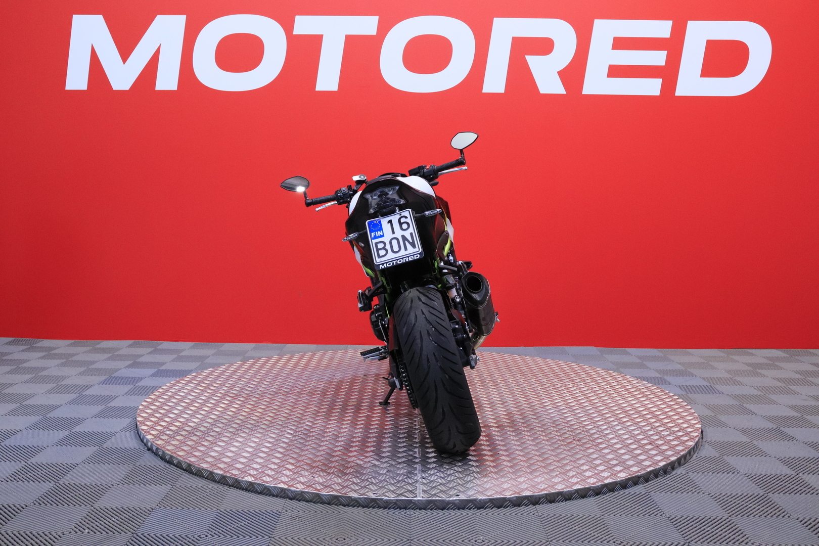 Kawasaki - Z - 900 // Suomi-pyörä / Akrapovic // - Moottoripyörä
