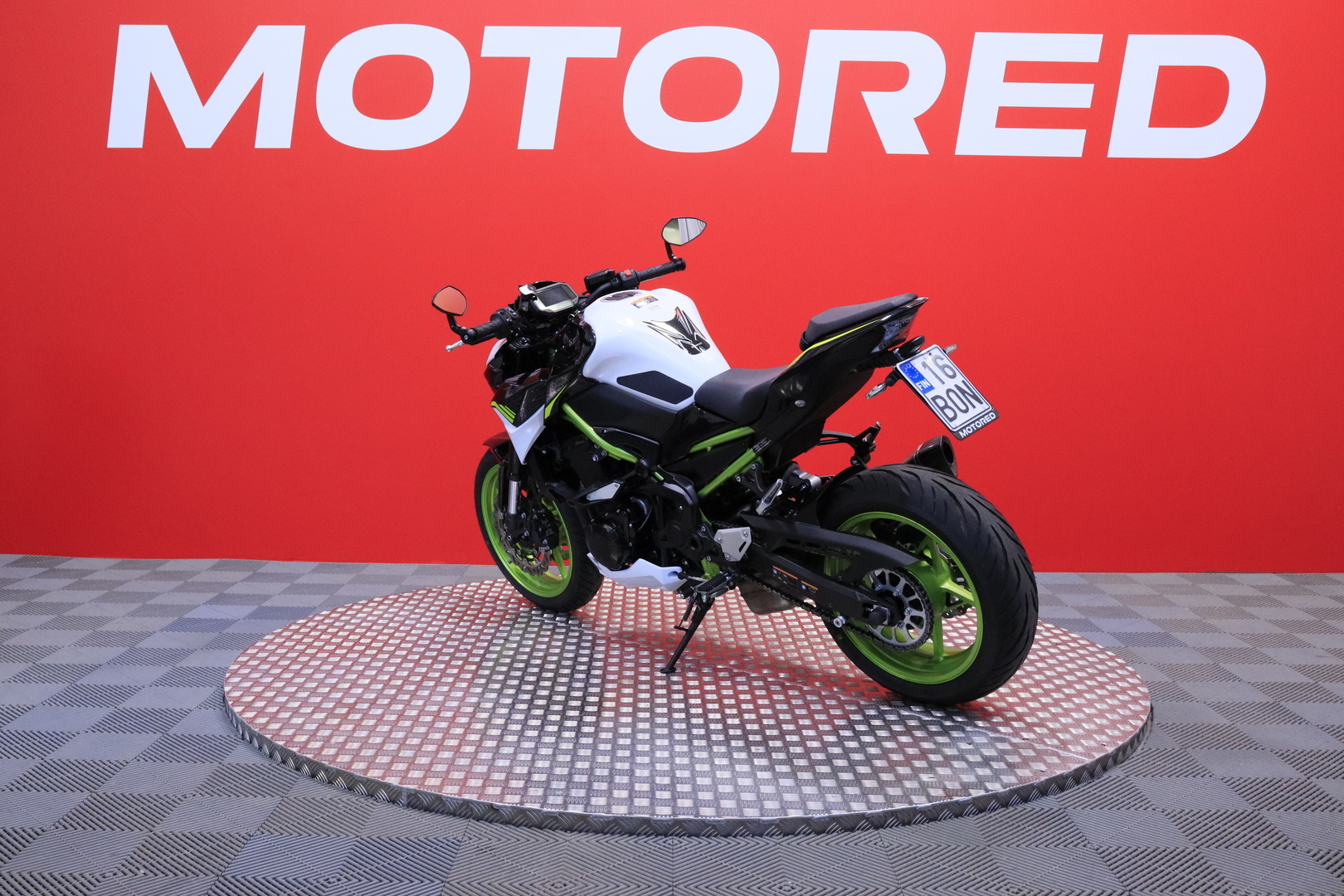 Kawasaki - Z - 900 // Suomi-pyörä / Akrapovic // - Moottoripyörä