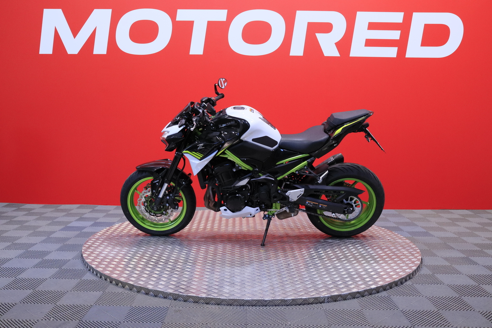 Kawasaki - Z - 900 // Suomi-pyörä / Akrapovic // - Moottoripyörä