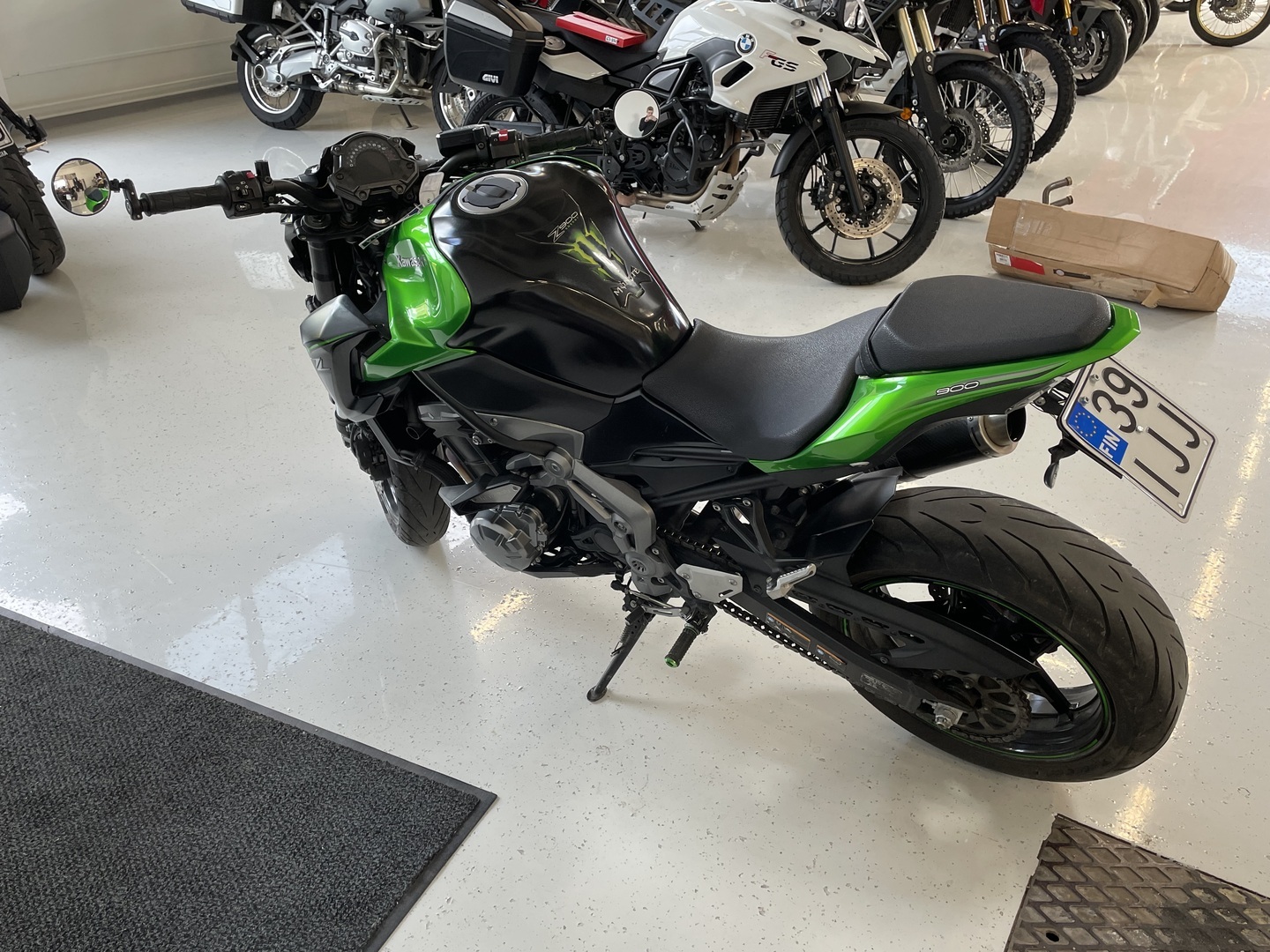 Kawasaki - Z - 900 // Akrapovic putkisto / ABS / Säädettävätkahvat // - Moottoripyörä