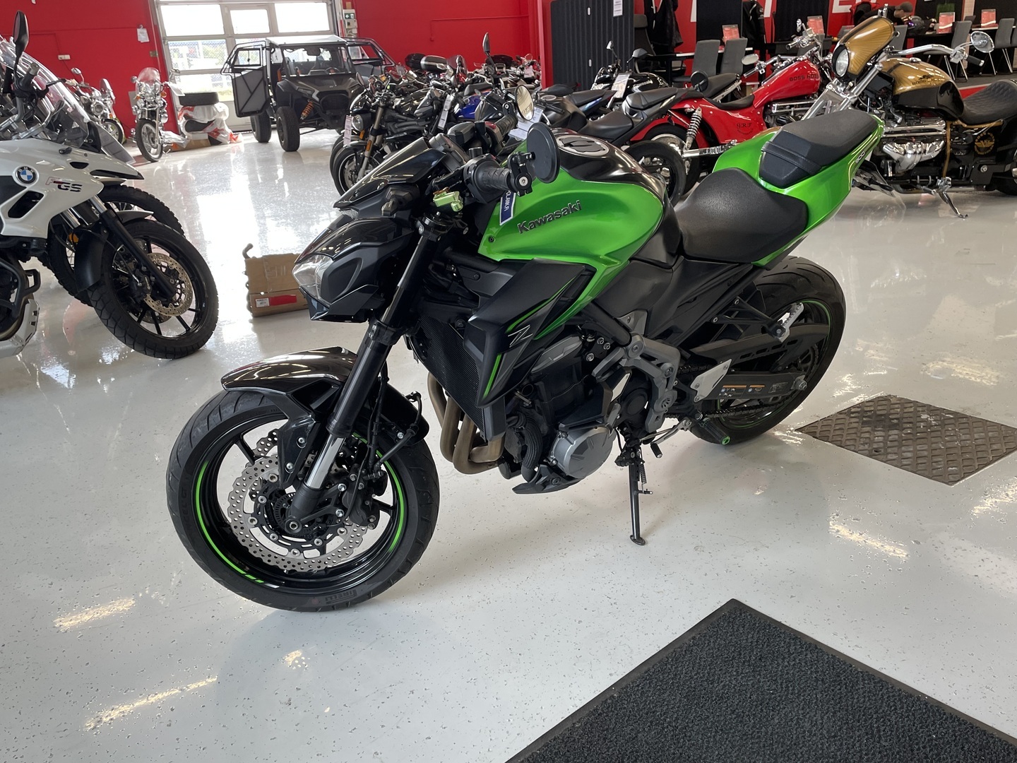 Kawasaki - Z - 900 // Akrapovic putkisto / ABS / Säädettävätkahvat // - Moottoripyörä
