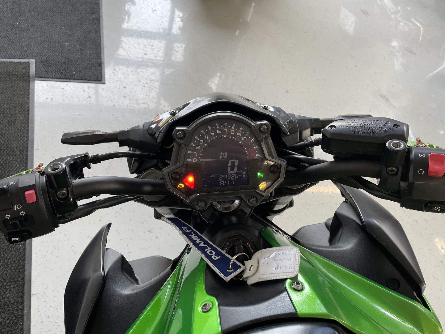 Kawasaki - Z - 900 // Akrapovic putkisto / ABS / Säädettävätkahvat // - Moottoripyörä