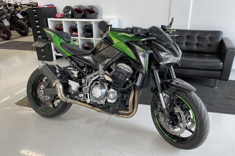 Kawasaki - Z - 900 // Akrapovic putkisto / ABS / Säädettävätkahvat // - Moottoripyörä
