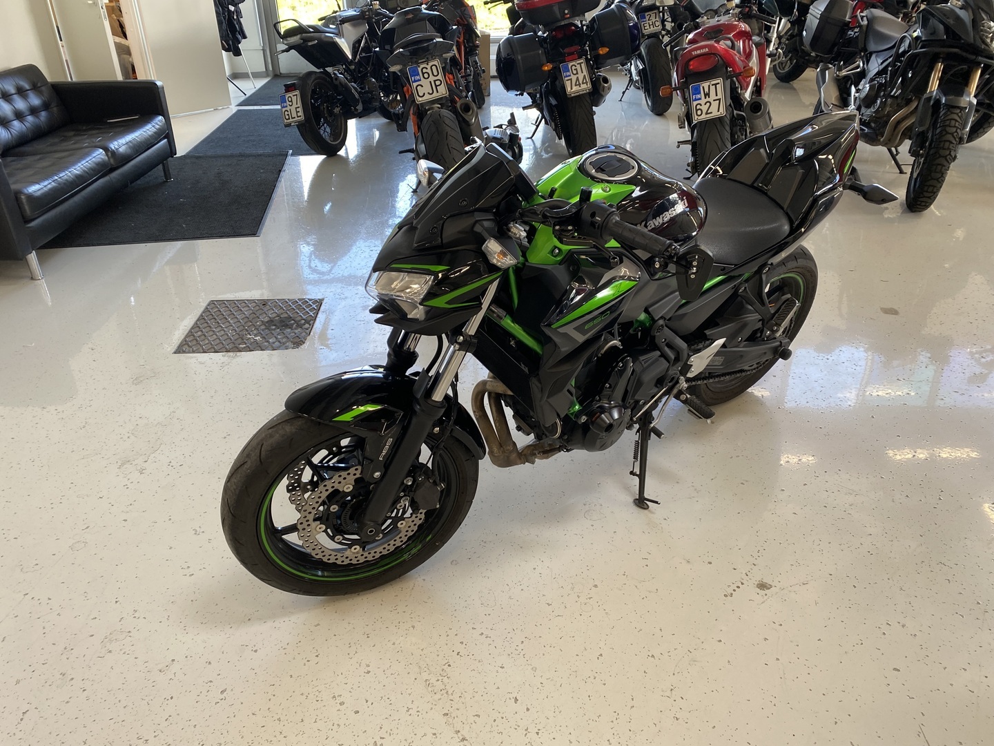 Kawasaki - Z - 650 // Juuri saapunut! / Suomi-pyörä / Huoltokirja / ABS / Kaatumatapit // - Moottoripyörä