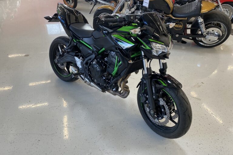 Kawasaki - Z - 650 // Juuri saapunut! / Suomi-pyörä / Huoltokirja / ABS / Kaatumatapit // - Moottoripyörä