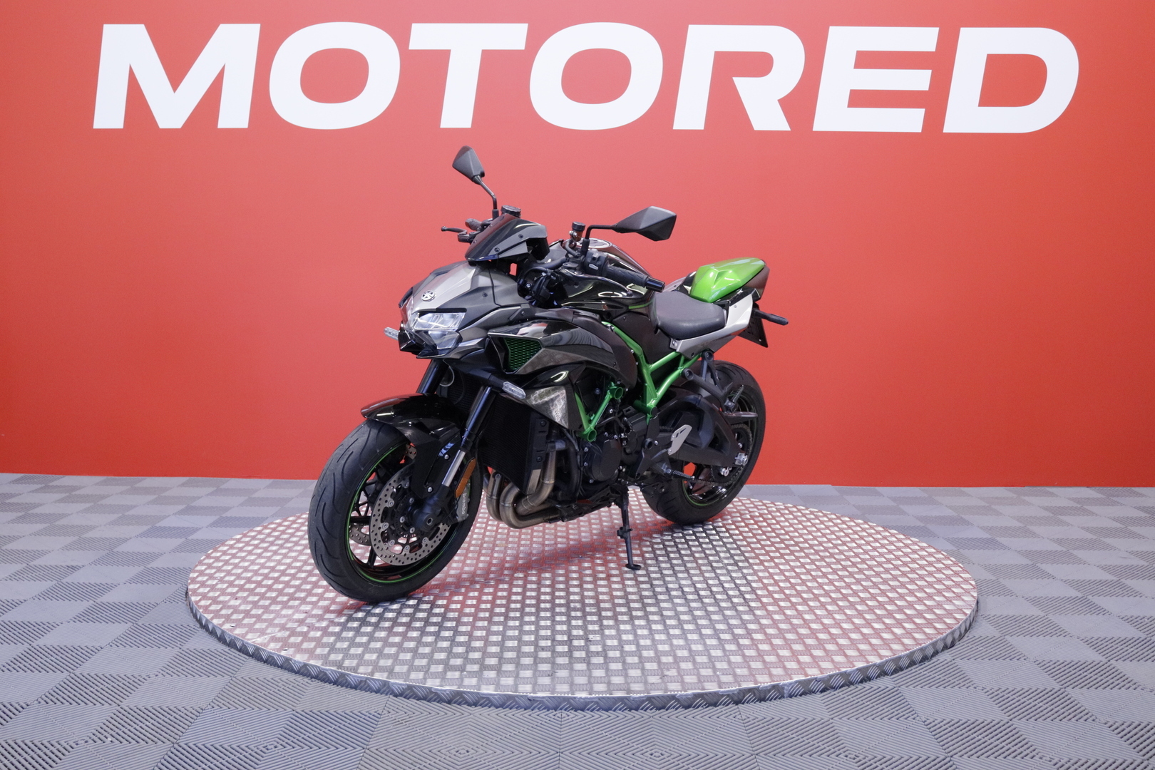 Kawasaki - Z - H2 // 1. om Suomipyörä / Huoltokirja / Putkisto // - Moottoripyörä