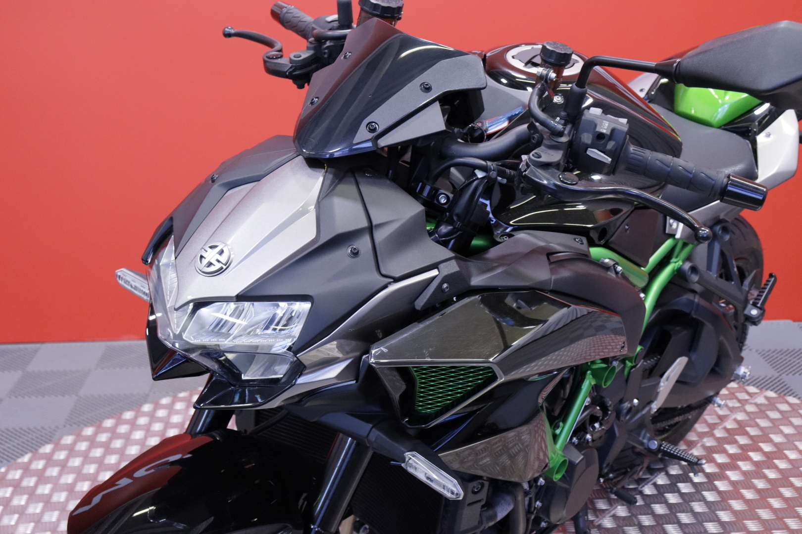 Kawasaki - Z - H2 // 1. om Suomipyörä / Huoltokirja / Putkisto // - Moottoripyörä