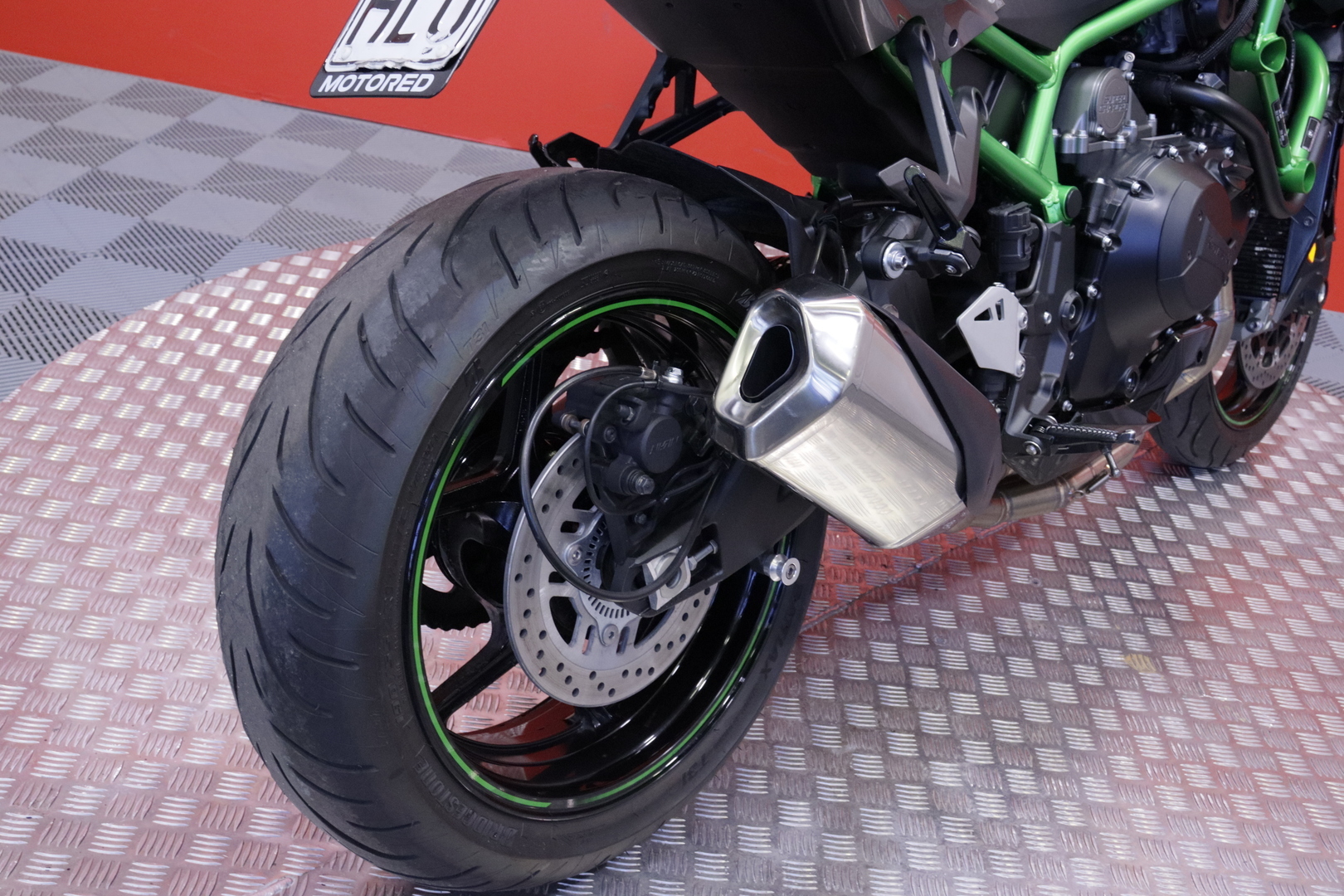 Kawasaki - Z - H2 // 1. om Suomipyörä / Huoltokirja / Putkisto // - Moottoripyörä
