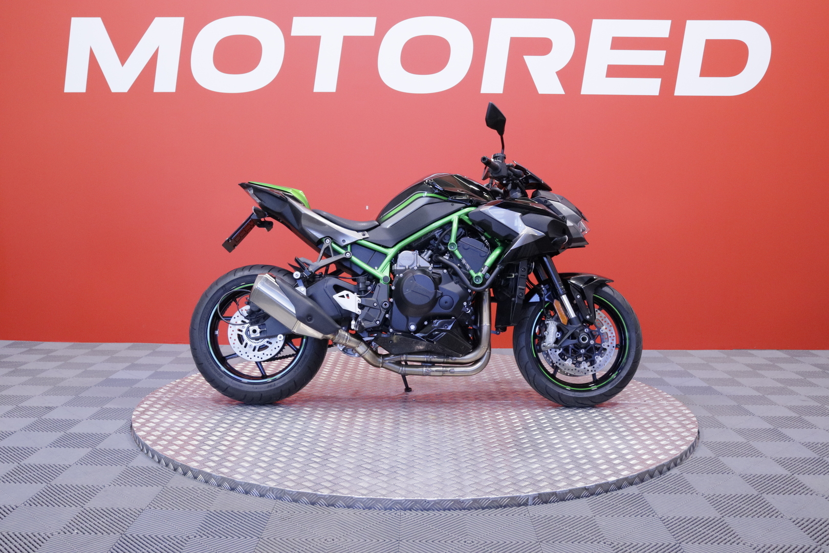 Kawasaki - Z - H2 // 1. om Suomipyörä / Huoltokirja / Putkisto // - Moottoripyörä