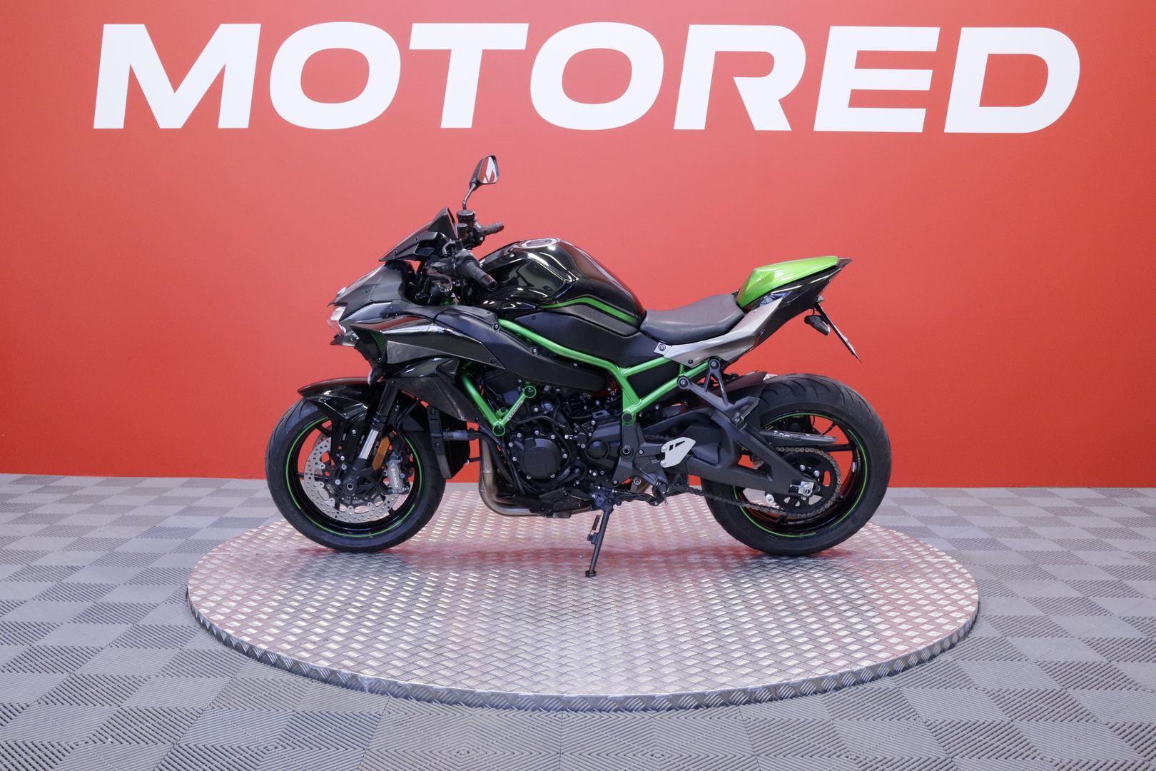 Kawasaki - Z - H2 // 1. om Suomipyörä / Huoltokirja / Putkisto // - Moottoripyörä
