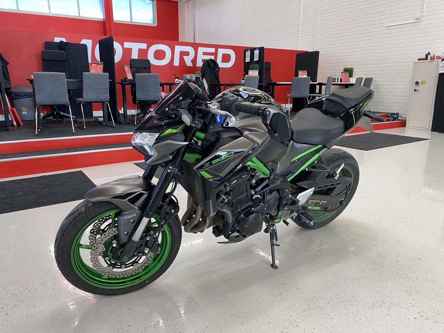 Kawasaki - Z - 900 // Juuri saapunut! / 1. om Suomipyörä / Akrapovic / Huoltokirja // - Moottoripyörä