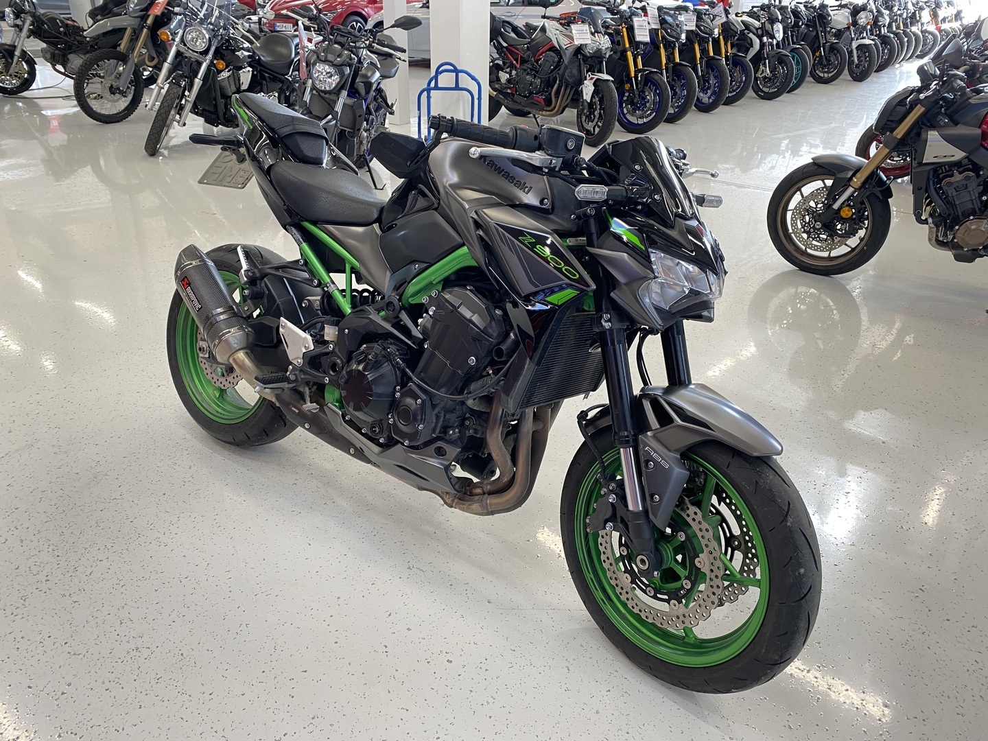 Kawasaki - Z - 900 // Juuri saapunut! / 1. om Suomipyörä / Akrapovic / Huoltokirja // - Moottoripyörä
