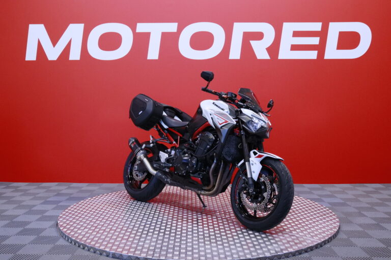 Kawasaki - Z - 900 // Black Widow kokoputkisto / Shifter / Laukut / Juuri Saapunut // - Moottoripyörä