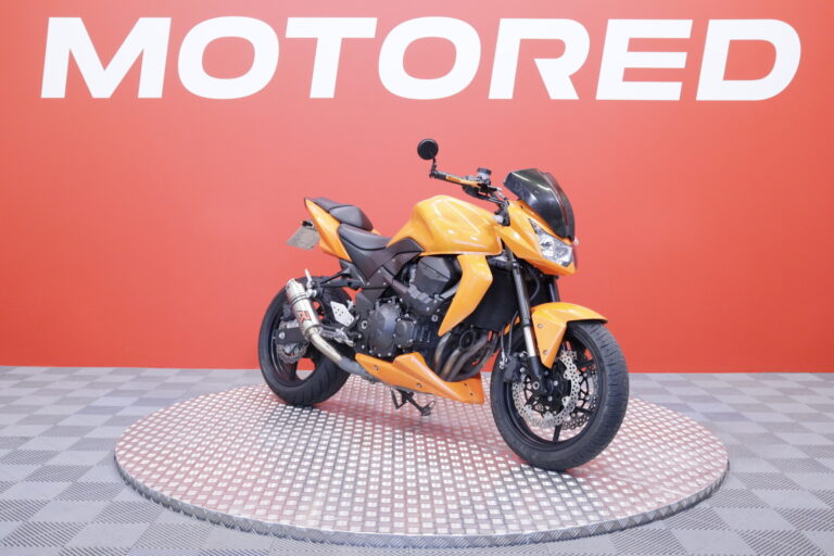 Kawasaki - Z - 750 // Suomi-pyörä / Huoltokirja / Dominator // - Moottoripyörä