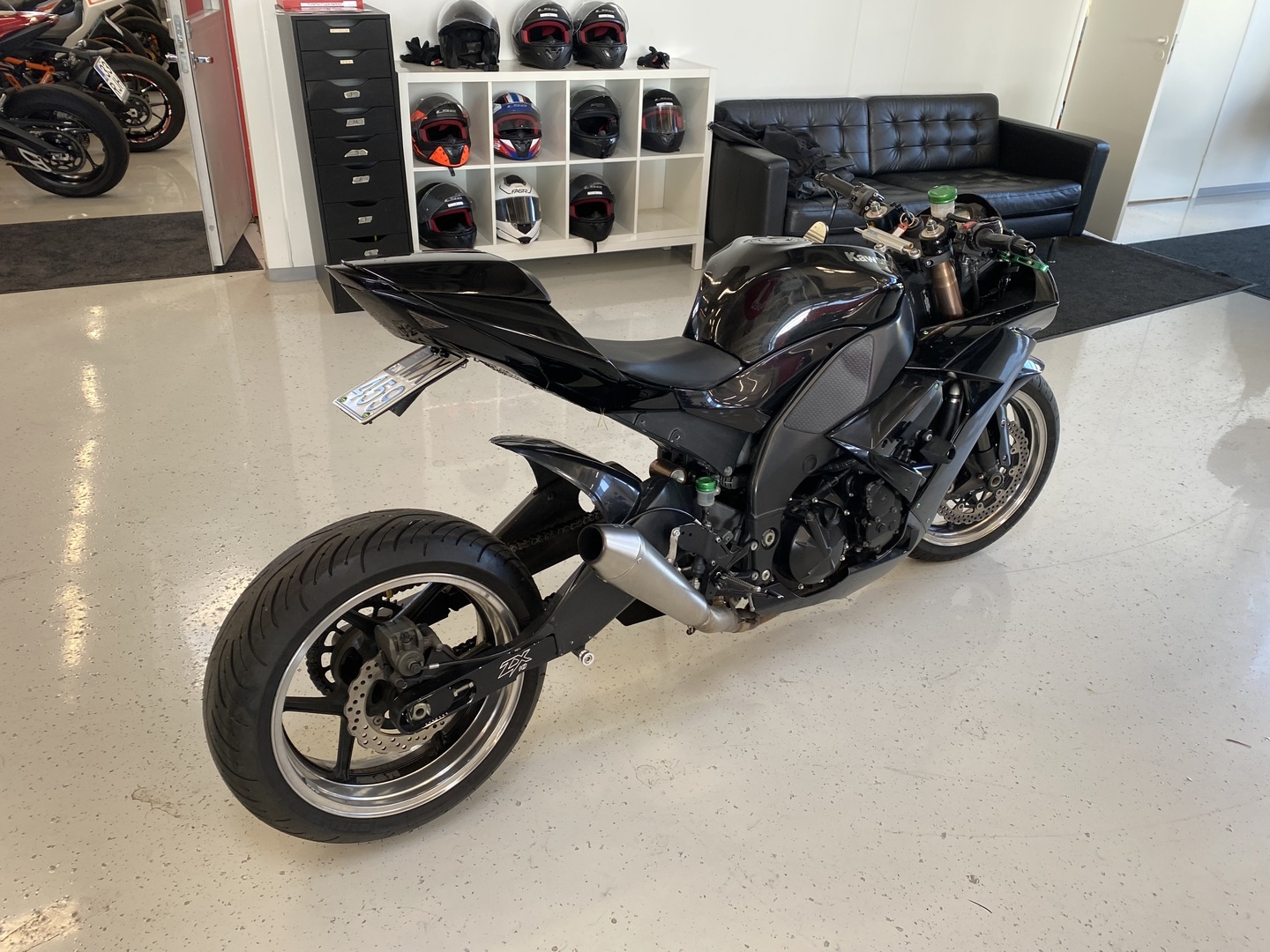 Kawasaki - ZX-10R - // Juuri saapunut! / Suomipyörä / Pidennetty swingi / Ohjausiskunvaimennin // - Moottoripyörä