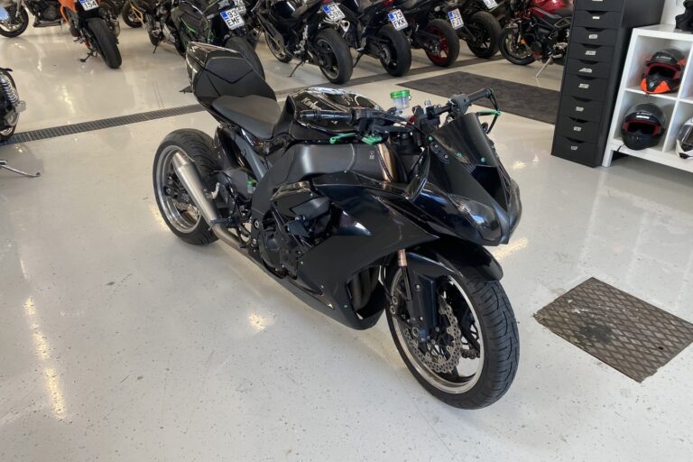 Kawasaki - ZX-10R - // Juuri saapunut! / Suomipyörä / Pidennetty swingi / Ohjausiskunvaimennin // - Moottoripyörä