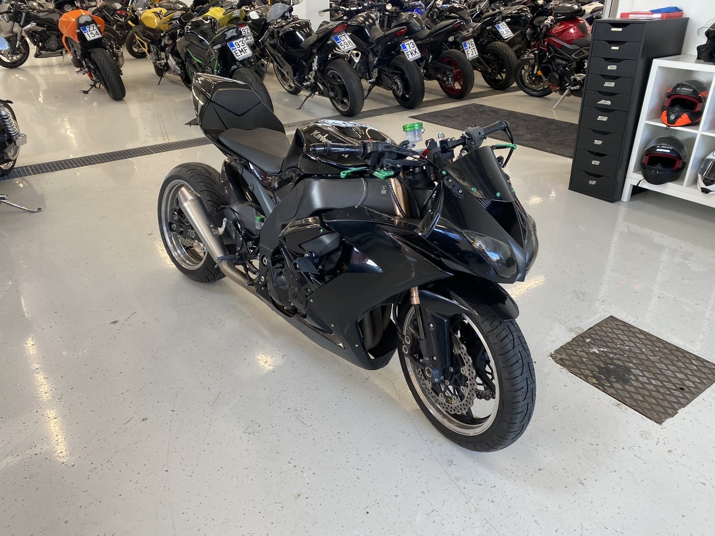 Kawasaki - ZX-10R - // Juuri saapunut! / Suomipyörä / Pidennetty swingi / Ohjausiskunvaimennin // - Moottoripyörä