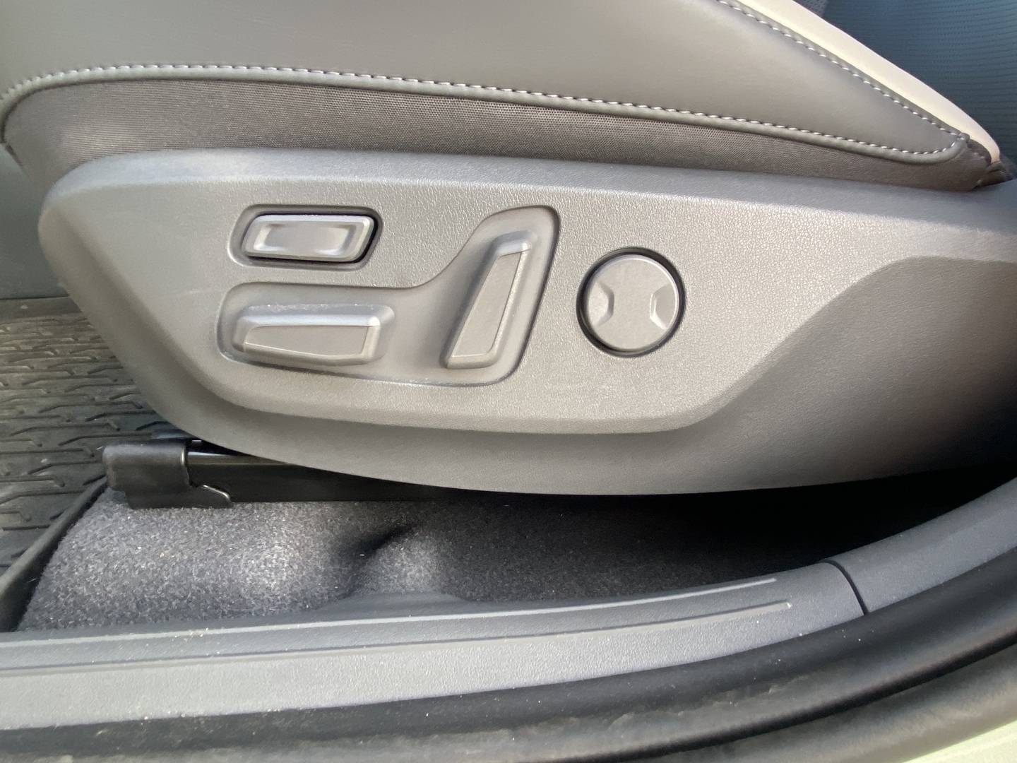 Kia - EV3 - GT-Line FWD 81,4kWh 204hv / Harman/Kardon / Head-Up Display / Panoraama / 360°-kamera - Maastoauto