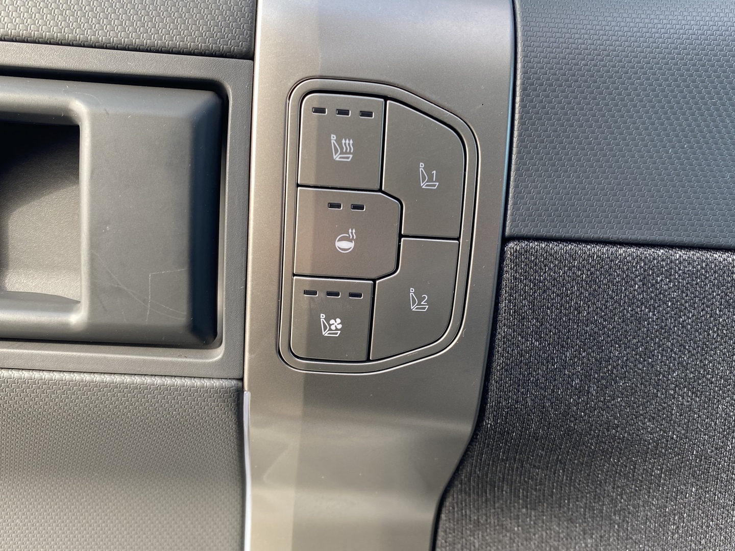 Kia - EV3 - GT-Line FWD 81,4kWh 204hv / Harman/Kardon / Head-Up Display / Panoraama / 360°-kamera - Maastoauto